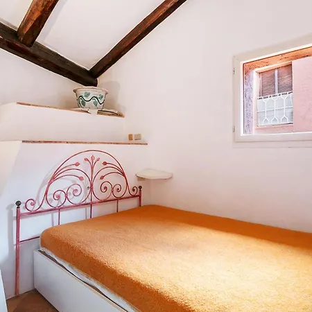 Holiday home Casa Porto Sole A Mucchi Bianchi *
